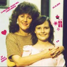 A fost căsătorită cu compozitorul și cântărețul român de muzică ușoară, florin bogardo. Stela Enache AratÄƒ SenzaÈ›ional La 68 De Ani Iar Fiica Sa Ii CalcÄƒ Pe Urme Romanesti Vedete Unica Ro