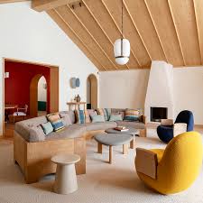 On Fond Pour Le Style Alpin De Ce Nouvel Hotel A Meribel Elle Decoration En 2020 Hotel Design Hotel Lustre En Verre Souffle