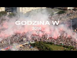 Dokładnie 77 lat wcześniej miała miejsce godzina w oznaczająca. Godzina W Zobacz Jak Wygladala W Roznych Miejscach Warszawy Wideo Warszawa Wio Waw Pl