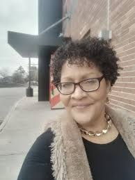 Elle Brick's Instagram, Twitter & Facebook