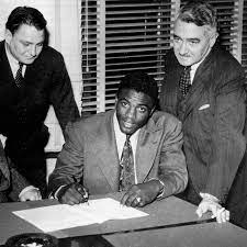 The jackie robinson foundation is offering jackie robinson scholarship program to address the financial. Jackie Robinson S Signing Caused A Financial Dispute The New York Times