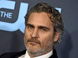 Acrylic painting of joaquin phoenix. Zweimal Joaquin Phoenix Im Open Air Kino In Gottingen