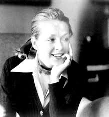 Jeanette Bishop's Instagram, Twitter & Facebook