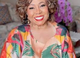 Luto: morre, em Salvador, jornalista e apresentadora Wanda Chase