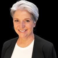 Desa Lee's Instagram, Twitter & Facebook