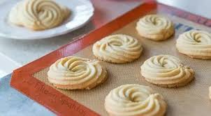 Buatnya simple tapi rasanya luar biasa loh bun. Resep Ku Kering Semprit Susu Lifestyle Fimela Com