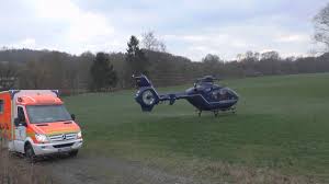Trummerfeld Auf B484 Mercedes Und Bmw Prallen Aufeinander Rettungshu