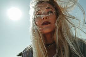 Chloé Caroline talks debut album "Everywhere I Go"