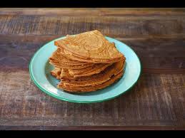 A biscuit maker writes love letter to his girlfriend. Kuih Kapit Love Letters Cny Baking Youtube
