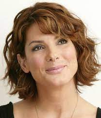 Hip Hairstyles For Over 50 In 2021 Short Wavy Hairstyles For Women Medium Length Hair Styles Short Wavy Hair