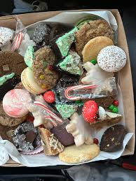 Thank you, pastrymom!! 😋😋😋 I can never decide which treats to get. This  made it easy. “I'll take a bite of everything.” 😂