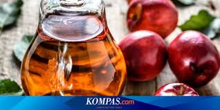 Cuka apel atau apple cider vinegar dibuat dari sari buah apel yang telah mengalami fermentasi untuk membentuk probiotik dan enzim yang mempromosikan kesehatan tubuh, sehingga kandungannya hanya ada sedikit gula. 9 Manfaat Cuka Apel Untuk Kulit Dan Rambut Kamu Sudah Tahu Halaman All Kompas Com