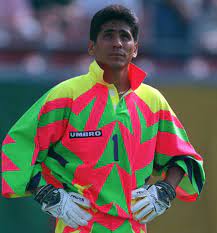 Este artículo utiliza costumbres de nombres españoles : 90s Football On Twitter Jorge Campos