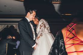 Du solltest mit ein paar pfunden mehr jedoch keine probleme haben. Adding A Wedding To The Highlight Reel The New York Times