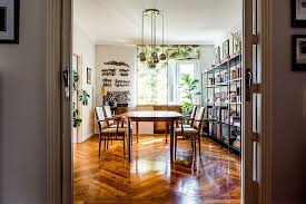 The tommy bahama home brand is for men and women who embrace this relaxed island lifestyle approach for dayﾖto. 10 Vibrant Tropical Dining Rooms With Colorful Zest