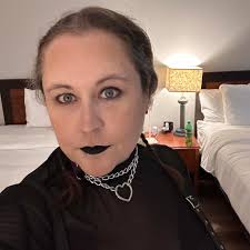 I met Penelope Mitchell (Liv Parker) and Todd Stashwick (Father Kieran) Todd  described The Originals as a vampire gangster show 😂