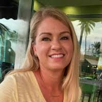 Tara Burgess's Instagram, Twitter & Facebook