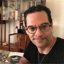 Hello. Our son wants to start guitar lessons. Anyone knows of someone who  can teach hIm? Perfer if they can come to us☺️🙏🏼🎸