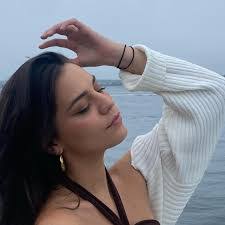 Grace Thornton's Instagram, Twitter & Facebook