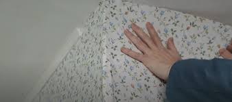 Pour choisir le papier peint d'une chambre, plusieurs éléments sont à prendre en compte : Comment Poser Du Papier Peint Dans Un Angle Cdiscount