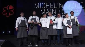 <p>jenő természetesen nem csak 50 kérdést kapott rajongóitól, hanem annak több mint. Racz Jeno A Michelin Csillagos Sef Budapesten Nyit Ettermet Csodalatosmagyarorszag Hu
