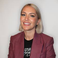 Karina Hess's Instagram, Twitter & Facebook