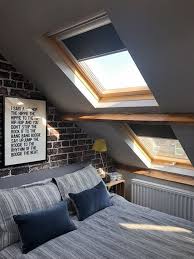 Des Fenetres De Toit Qui Apportent Toute La Lumiere Necessaire A Cette Chambre Velux Chambre Chambre Ado Combles Chambre Ado Mansardee Chambre Sans Fenetre