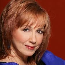 Carrie Wicks's Instagram, Twitter & Facebook