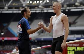 Page de renaud lavillenie, champion olympique du saut à la perche, record 6m16. Duplantis Lavillenie Split Gold In Backyard Pole Vaulting Taiwan News 2020 05 04 02 40 18