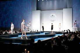 White Louis Ghost Chairs By Philippe Starck Provided Seating For Guests Fashion Show Catwalk Design Fashion Art Illustration