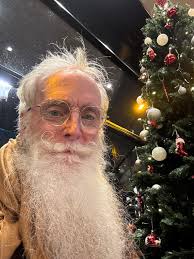 Hello, I'm Didier Van Helle and something to know about me is I'm a retired  Aerospce Engineer. French born in Dunkirk (Franders) . Lived 18yrs in  Oxford, England. 3yrs in Madrid. Then