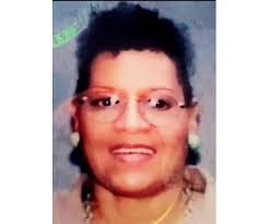 Gloria Cade's Instagram, Twitter & Facebook