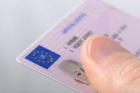 Par défaut, les nouvelles cartes bancaires sont envoyée au sein de votre agence de rattachement (sauf dans le cadre d'un renouvellement automatique).pour ne pas perdre trop de temps, il est donc préférable d'aller. Circuler En Europe Permis De Conduire Voyager En Europe Toute L Europe