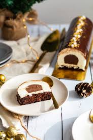 Faites fondre du chocolat au lait. Recette Buche De Noel Vanille Et Chocolat Blog De Maspatule Com