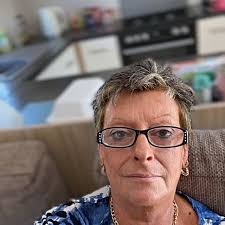 👤💜 sent you a private message 5 minutes ago "Where are you from?"