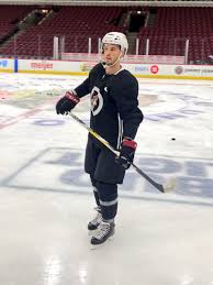 Statistics of niklas hjalmarsson, a hockey player from eksjo, sweden born jun 6 1987 who was active from 2003 to 2021. Arizona Coyotes V Tvittere Look For Niklas Hjalmarsson To Make His Return To The United Center Tonight Arivschi