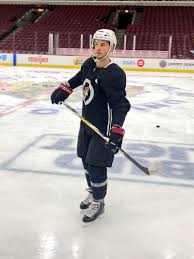 Niklas hjalmarsson (born june 6, 1987) is a swedish ice hockey defenseman currently playing for the chicago blackhawks of the national hockey league. Arizona Coyotes V Tvittere Look For Niklas Hjalmarsson To Make His Return To The United Center Tonight Arivschi