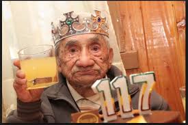 Yoda, un chihuahua metis, despre care se spune că era cel mai urât câine din lume, a murit la vârsta de 15 ani. Cel Mai Batran Om Din Lume A Murit Ce Varsta Avea Si Cum Arata