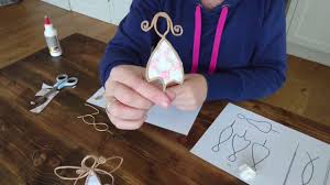 Jetzt den nagel mittig in die stirnseite des holzscheites schlagen. Papierdraht Engel Basteln Diy Tutorial Youtube