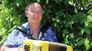 André alibert & son orchestre, nathalie. Chateau Gontier Lionel Nayet Est Accordeoniste A Plein Temps Laval Maville Com