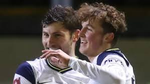 It shows all personal information about the players, including age, nationality, contract duration and current. Hern00wsvdipam