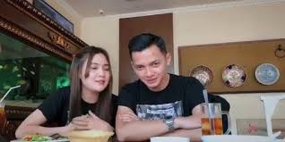 Happy asmara full album lagu terbaik bulan ini tatu wong sepele dalan liane dan lainya. Banyu Moto Trending Di Youtube 6 Potret Kemesraan Nella Kharisma Dan Dory Harsa Merdeka Com