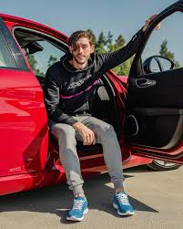 Forever Drift Hoodie Bold Edition in Black X Embroidered Sweatpants in  Light Gray In frame: @thekodibaker #carguy #carguysbelike #portrait  #portraitphotography #hoodies #fashiontrends #athleisure #alfaromeo  #alfaromeogiulia #motorsports #carenthusiast ...