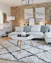 Kerzenschein Ein Gutes Buch Und Ein Super Bequemes Sofa So Entspannen Wir An Den Kalten Wintertag Bequemes Sofa Wohnzimmer Farbe Moderne Wohnzimmergestaltung