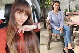 Selepas berkahwin nurin aira masih belum tinggal sebumbung dengan tengku shamil, mereka hanya bermalam beberapa hari sahaja di rumah mak nurin aira di tereng. Biodata Mimi Ernida Pelakon Drama Kerana Dia Manusia Biasa Iluminasi