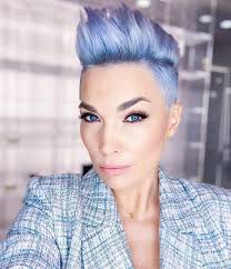 What do you think of this hair cut and color?