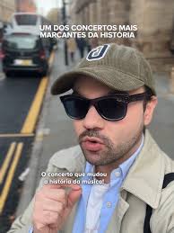 🎸 Em 1976, os The Sex Pistols deram um concerto em Manchester que  revolucionou a história da música. Sem aquela noite no Lesser Free Trade  Hall, não teriam sido criadas bandas como Buzzcocks, ...