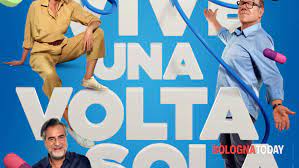 Il professor umberto gastaldi (carlo verdone) guida una formidabile équipe medica composta dalla strumentista lucia santilli (anna foglietta), dall'anestesista amedeo lasalandra (rocco papaleo). Anteprima Di Si Vive Una Volta Sola Il Nuovo Film Di Carlo Verdone