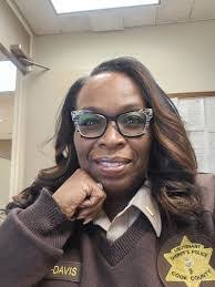 Lenora Arnold's Instagram, Twitter & Facebook