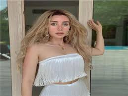في اليوم العالمي للمرأة احتفلت الفنانة شمس الكويتية بإطلالة جريئة علقت عليها بكلمات غير متوقعة عرضتها لانتقادات واسعة، واتهامات بتعمد إثارة الجدل Ø¨ Ø«ÙˆØ¨ Ù…ÙƒØ´ÙˆÙ Ø§Ù„Ø¨Ø·Ù† ÙˆØ¬ÙŠØ¨ Ù‚ØµÙŠØ±Ø© Ù‡Ù†Ø§ Ø§Ù„Ø²Ø§Ù‡Ø¯ Ø¹Ù„Ù‰ Ø§Ù†Ø³ØªØ¬Ø±Ø§Ù… Ø¨ÙˆØ§Ø¨Ø© Ø£Ø®Ø¨Ø§Ø± Ø§Ù„ÙŠÙˆÙ… Ø§Ù„Ø¥Ù„ÙƒØªØ±ÙˆÙ†ÙŠØ©